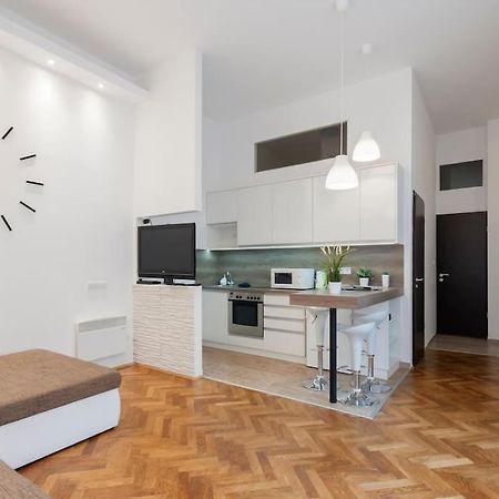 Szent Istvan Ter 4 Next To Basilica A 1 Bedroom Budapest Bagian luar foto