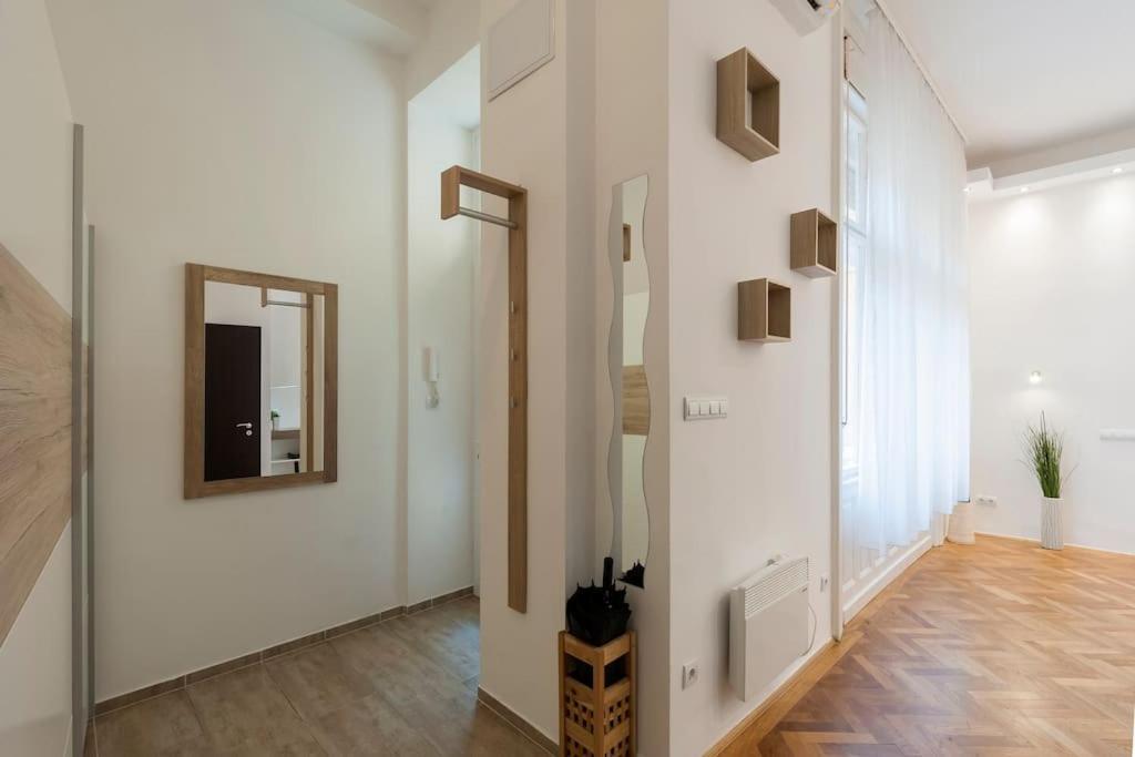 Szent Istvan Ter 4 Next To Basilica A 1 Bedroom Budapest Bagian luar foto