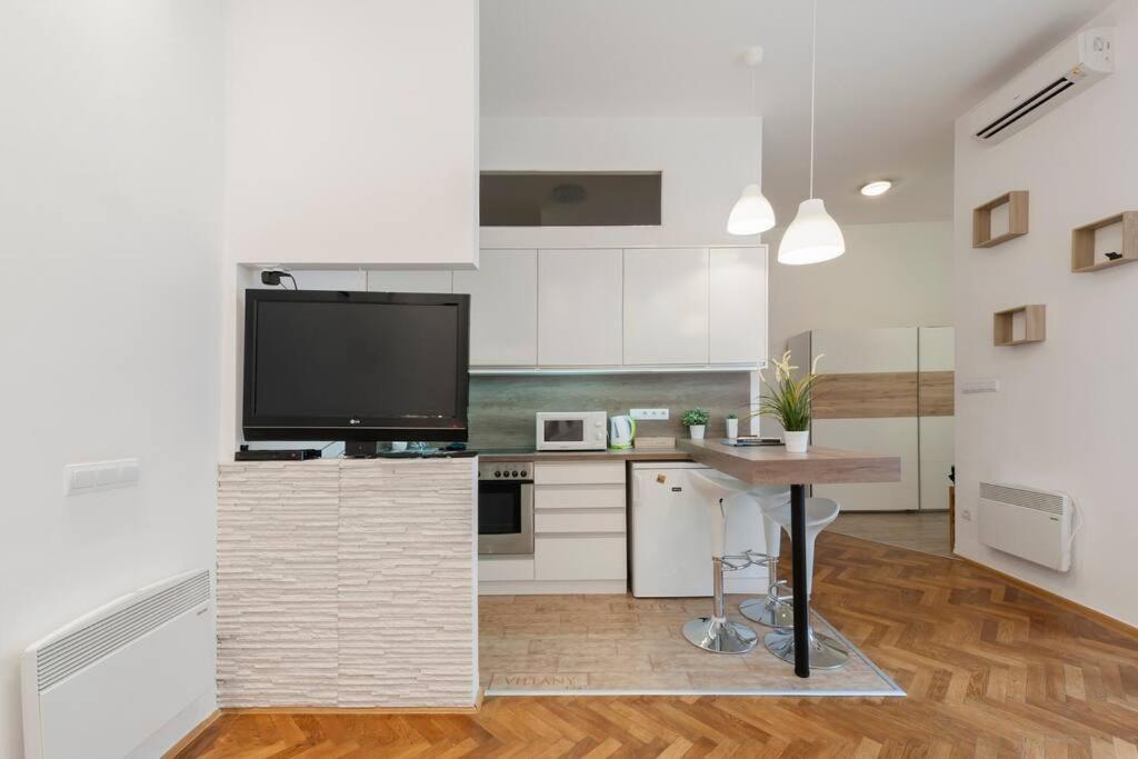 Szent Istvan Ter 4 Next To Basilica A 1 Bedroom Budapest Bagian luar foto