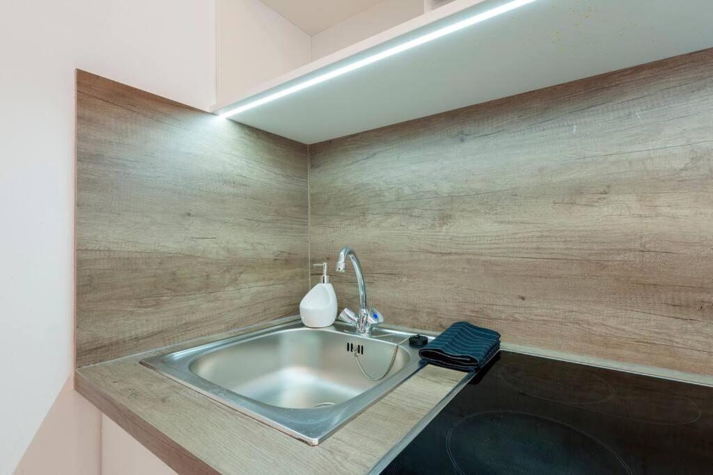 Szent Istvan Ter 4 Next To Basilica A 1 Bedroom Budapest Bagian luar foto
