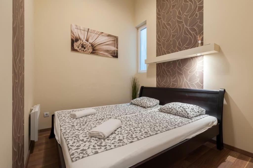 Szent Istvan Ter 4 Next To Basilica A 1 Bedroom Budapest Bagian luar foto